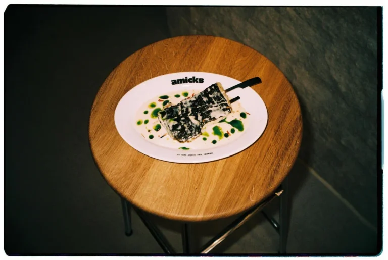 La experiencia del tardeo en Barcelona: tapas, brasa y buen ambiente