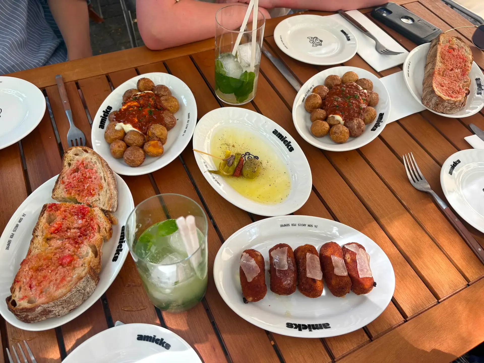 Mejor bar de tapas barcelona en Bar Amicks